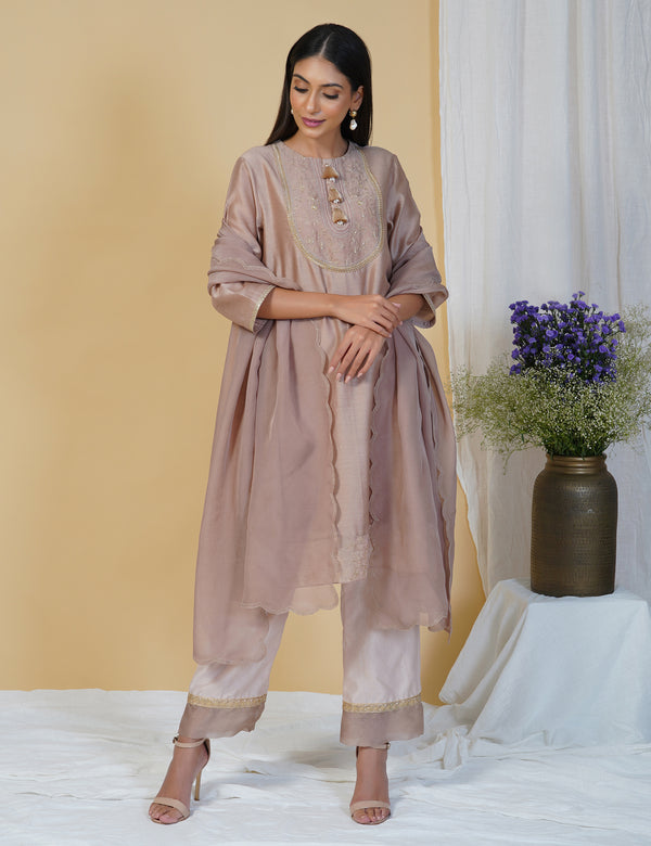 TAUPE